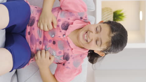 Vertical-video-of-Girl-child-in-an-allergic-condition-itches.